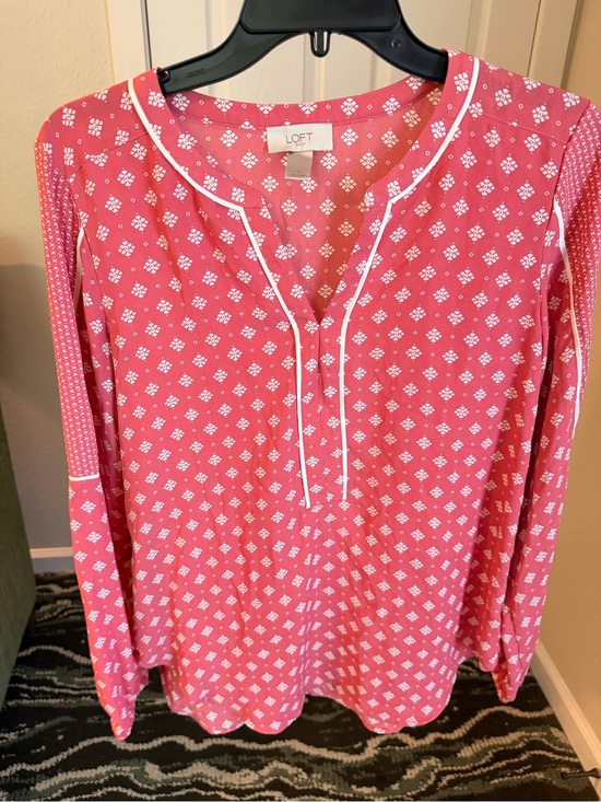 LOFT Tops - LOFT Dark Pink Floral Split-Neck Long Sleeve Blouse Size S EUC #131